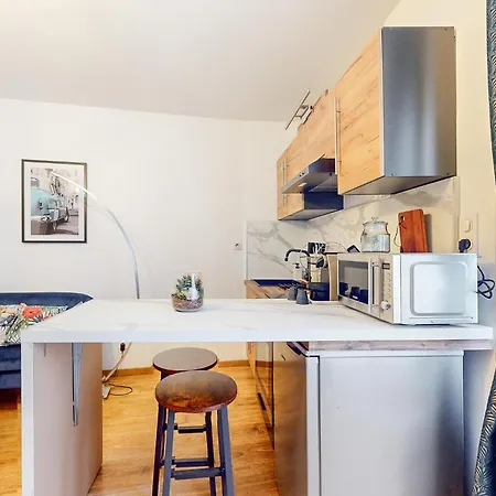 Cozy In With Kitchen Apartment *