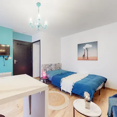 Cozy In With Kitchen Apartment