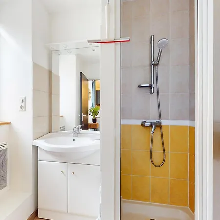 Cozy In With Kitchen Apartment *